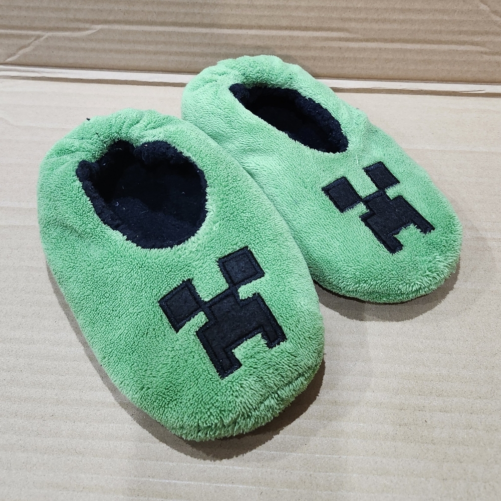 Size 13 Boys Minecraft Creeper Slippers